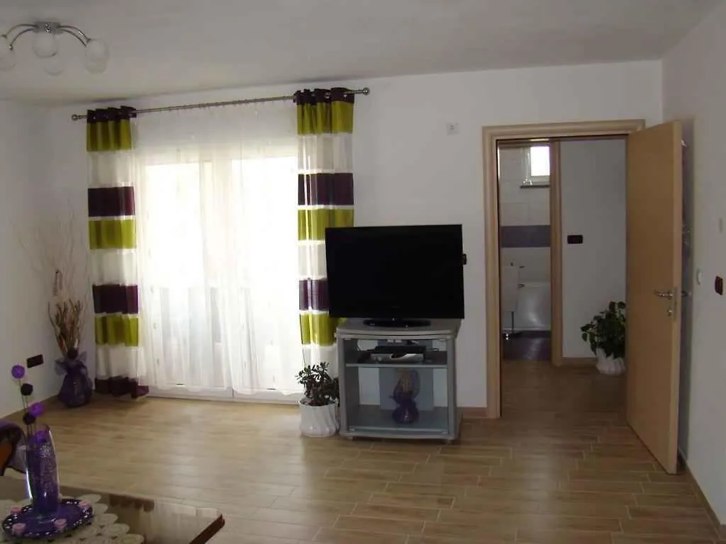 House And Apt. In Pula/Istrien 27345 Apartman 0*,