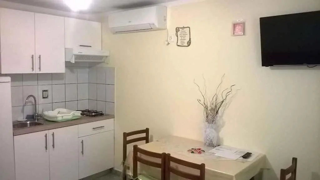 House And Apt. In Pula/Istrien 27345 Apartman