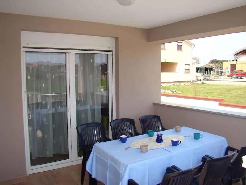 House And Apt. In Pula/Istrien 27345 Apartman