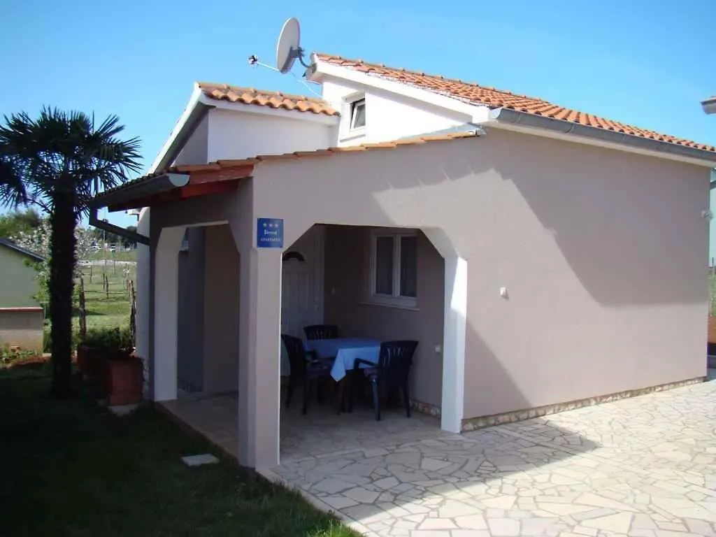 House And Apt. In Pula/Istrien 27345 Apartman