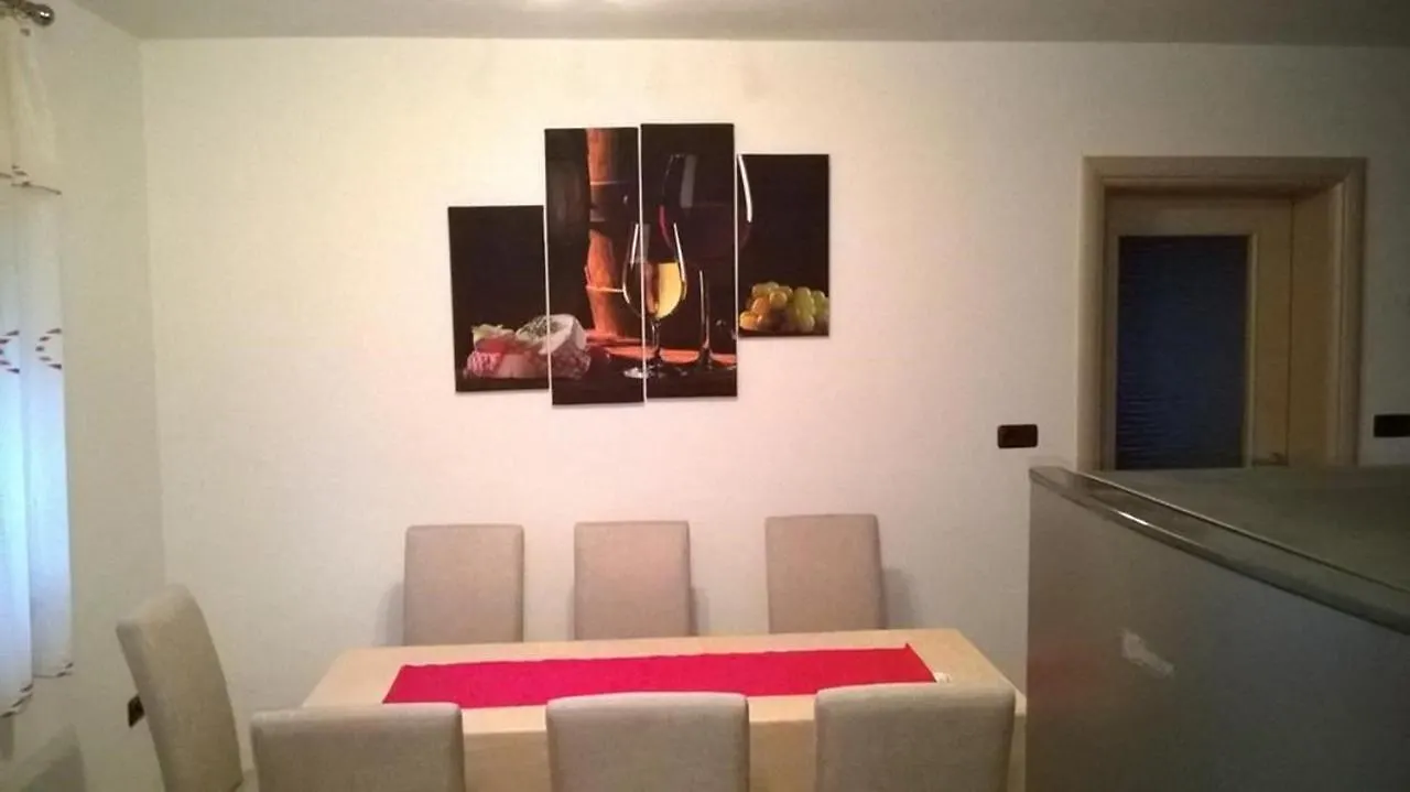 House And Apt. In Pula/Istrien 27345 Apartman